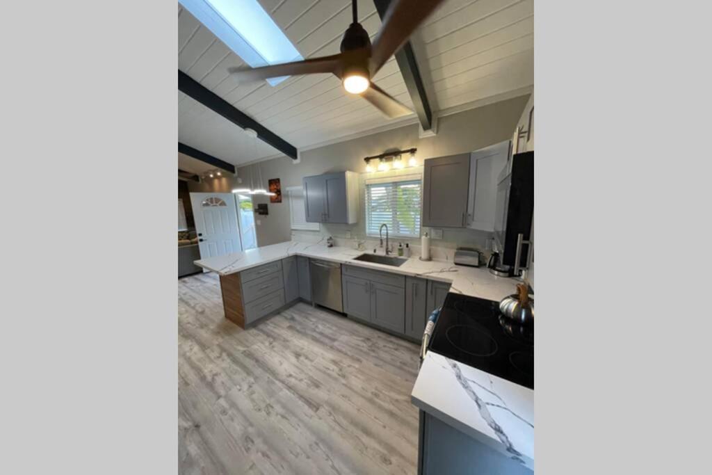Spacious 2 Bedroom Beach House With King Suite Waianae Bagian luar foto