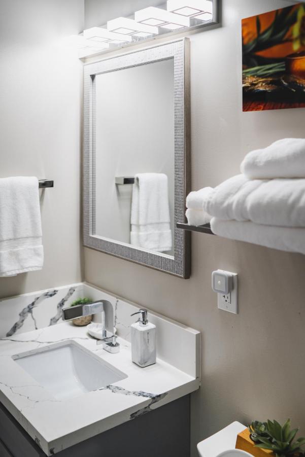 Spacious 2 Bedroom Beach House With King Suite Waianae Bagian luar foto